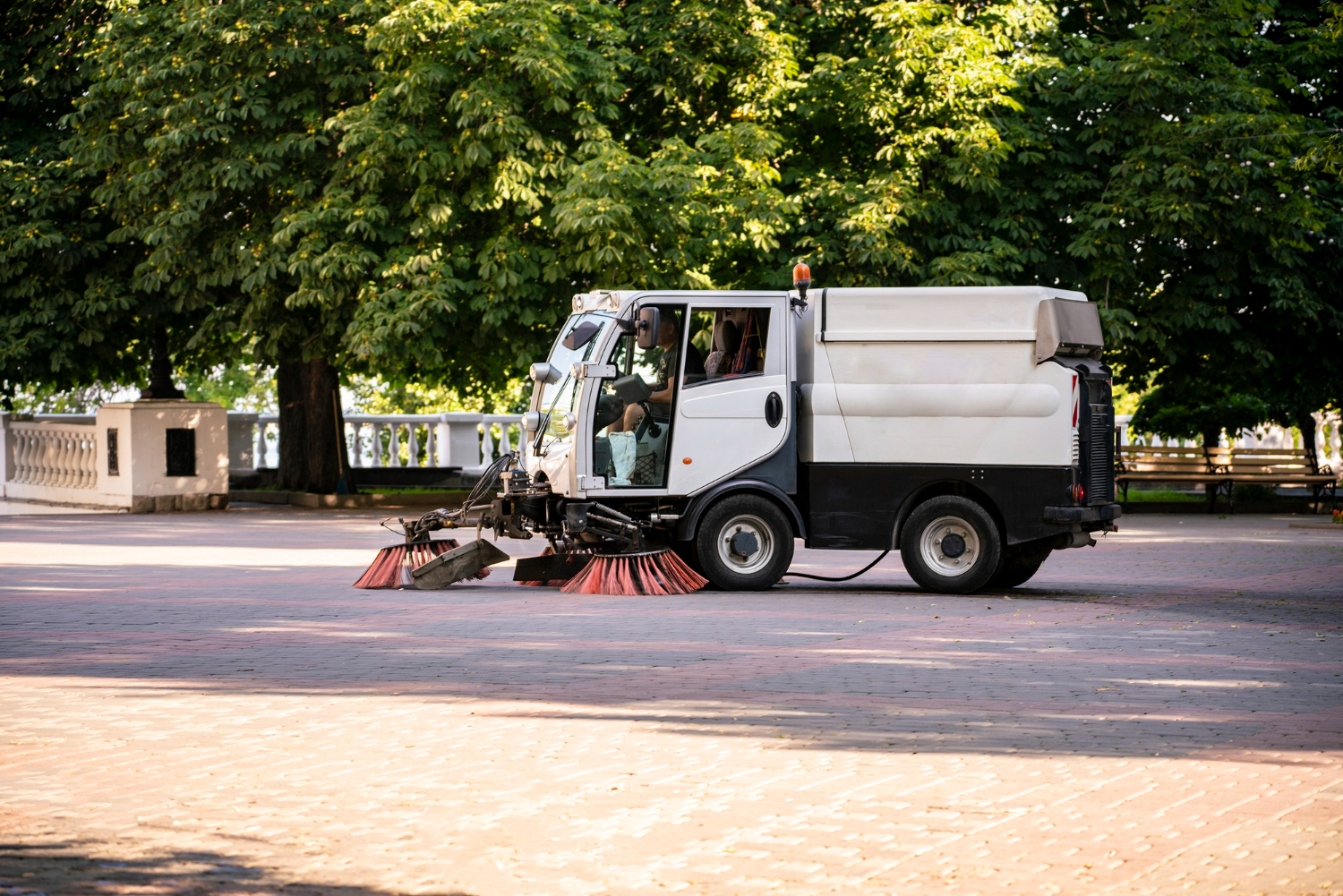 Road sweeper on Truck1