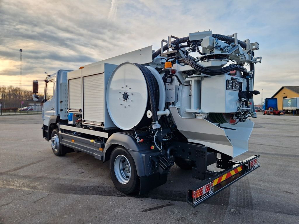 Vacuum truck on Truck1