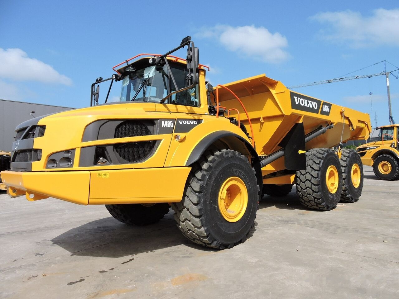 Articulated Dumper on Truck1