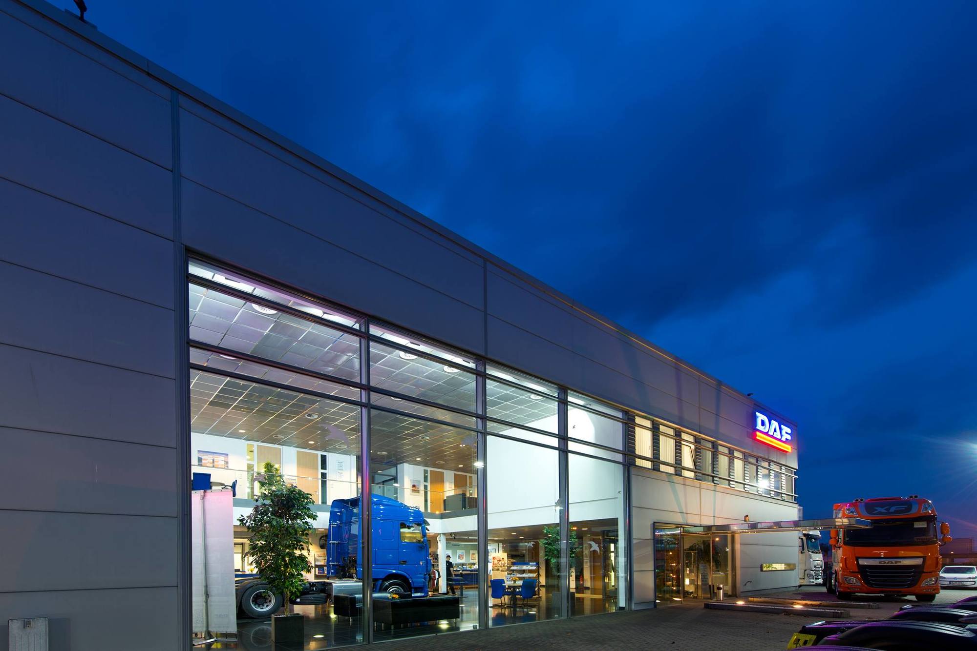 DAF Berlin GmbH - vehicles for sale undefined: picture 1