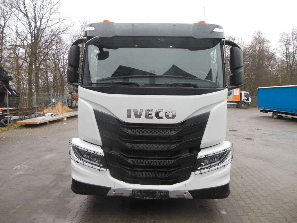 Iveco X-WAY truck